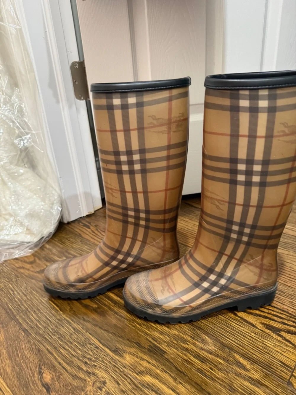 Burberry size 39